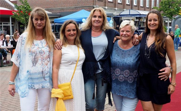 30 Jahre Lindenhof-Zentrum Diese Amateur-Models zeigten bei der "Body Check" Modenschau
tragbare Mode für junge Frauen mittleren Alters. Foto: Stehn
