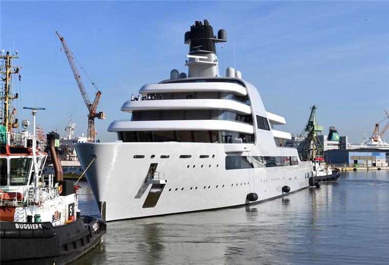 Versteckt: Megayacht „Solaris“ dümpelt vor Strand in der Türkei Diese Aufnahme von der "Solaris" entstand bei der Ablieferung vor einem Jahr. Inzwischen hat der Eigner die Yacht in die Türkei geschickt, um sich Sanktionen zu entziehen.