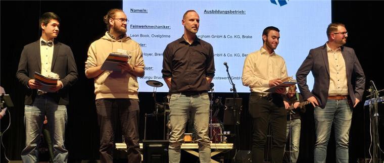 Abschluss der Ausbildung gefeiert Gesellen-Prüfung mit Auszeichnung bestanden