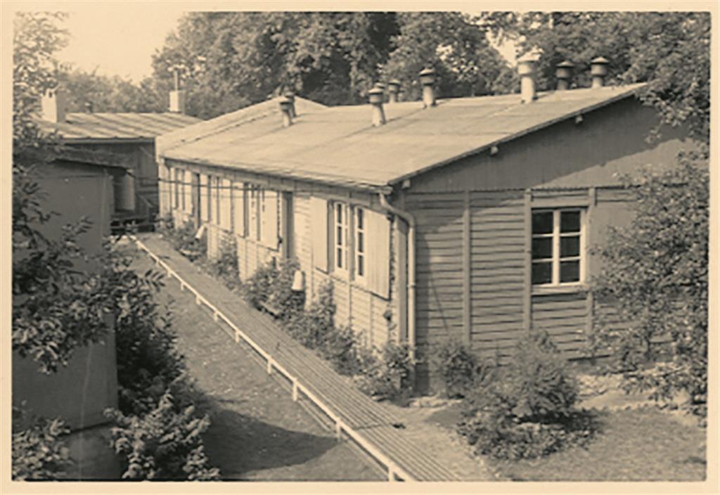 Diese Barracken baute Hiltler-Regime in den 1930ern an jener Stelle, wo in den 2...