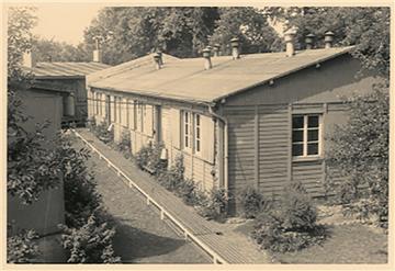 Diese Barracken baute Hiltler-Regime in den 1930ern an jener Stelle, wo in den 2...
