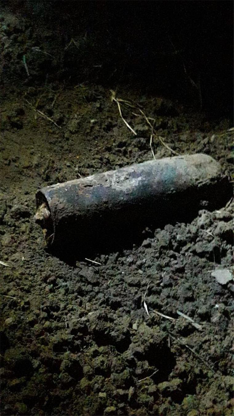 Diese Brandbombe aus dem Zweiten Weltkrieg hatte ein Landwirt beim Pflügen auf seinem Acker gefunden.