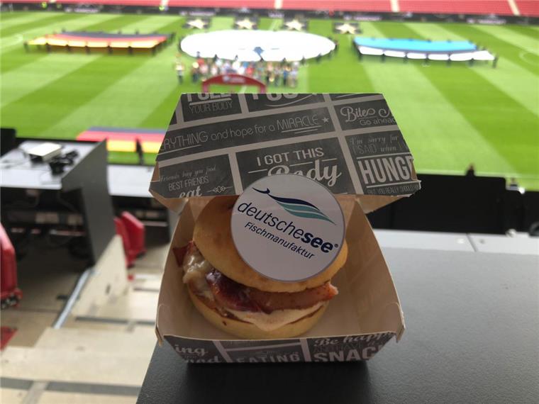 Diese Hummer-Burger aus Bremerhaven gab's beim Estland-Spiel Diese Hummer-Burger servierte die Deutsche See im VIP-Bereich beim DFB-Länderspiel gegen Estland.