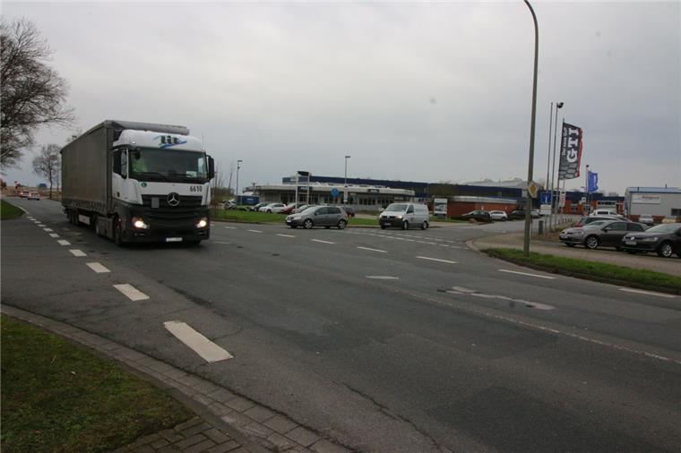 Betriebe an der Braker Weserstraße schlagen Alarm Diese Kreuzung soll durch einen Kreisverkehr ersetzt werden. Doch die Bauarbeiten könnten Probleme mit sich bringen.