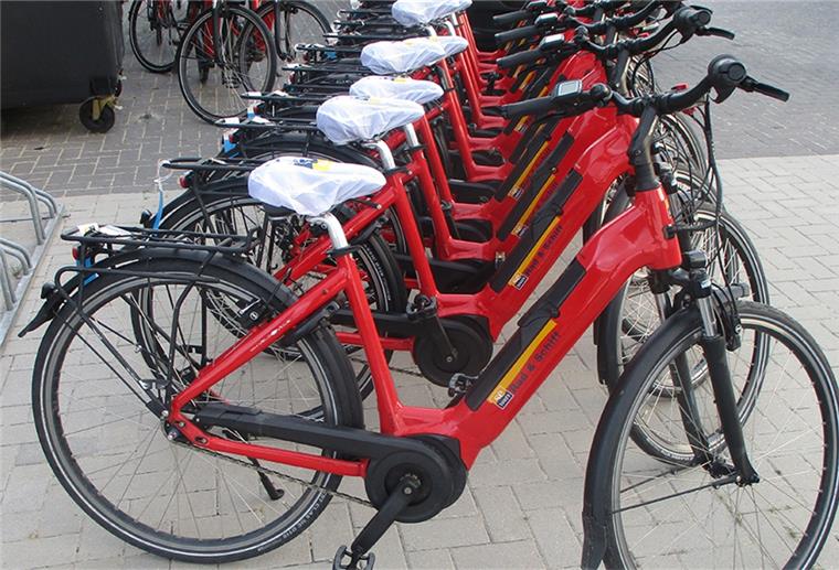 Bremerhaven: Unbekannte klauen gleich 16 Pedelecs Diese Pedelecs wurden von einem Firmengelände an der Straße Am Grollhamm in Bremerhaven-Geestemünde geklaut.