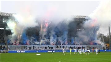 Diese Pyro-Aktion von Fans des Karlsruher SC im November 2022 hat auch ein juristisches Nachspiel.