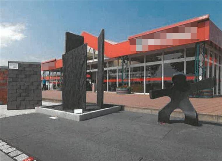 Sittensen: Diebe stehlen eine massive Gartenskulptur Diese Skulptur (rechts im Bild) stand vor einem Baumarkt in Sittensen. Diebe haben sie gestohlen. Die Polizei sucht jetzt Zeugen.