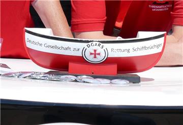 Diese Spendendosen der Seenotretter sind im Schaufenster Fischereihafen in Bremerhaven gestohlen worden.
