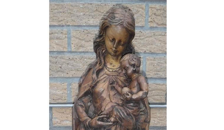 Rotenburg: Maria und Jesus im Straßengraben entdeckt Diese Statue wartet bei der Polizei Rotenburg auf ihren Besitzer.