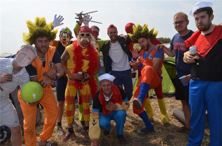 Diese Truppe aus dem Westmünsterland hat sich richtig Mühe mit ihren Kostümen auf dem Deichbrand 2018 gegeben.
