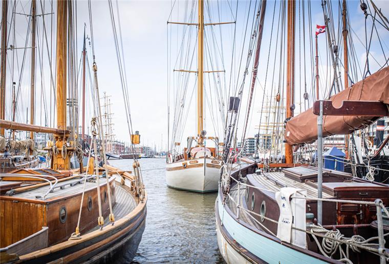Neuer Hafen Schiffe
