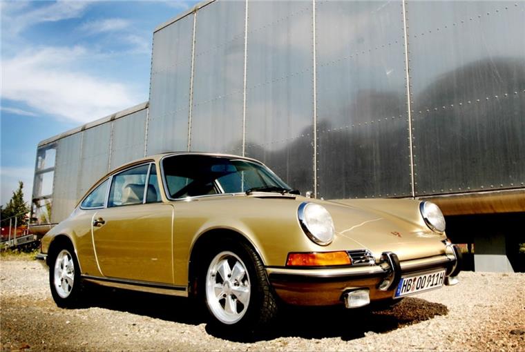 Teures Schmuckstück: Goldener Porsche in Bremen geklaut Dieser goldene Porsche ist in Bremen gestohlen wurden.