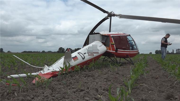 Motor fällt in 600 Metern Höhe aus: Hubschrauber-Notlandung in der Wesermarsch Dieser Hubschrauber ist in Berne (Wesermarsch) abgestürzt.