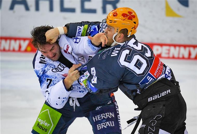 Pinguins-Stürmer Friesen und Wejse sind gesperrt Faustkampf zwischen Christian Wejse und Colton Jobke.