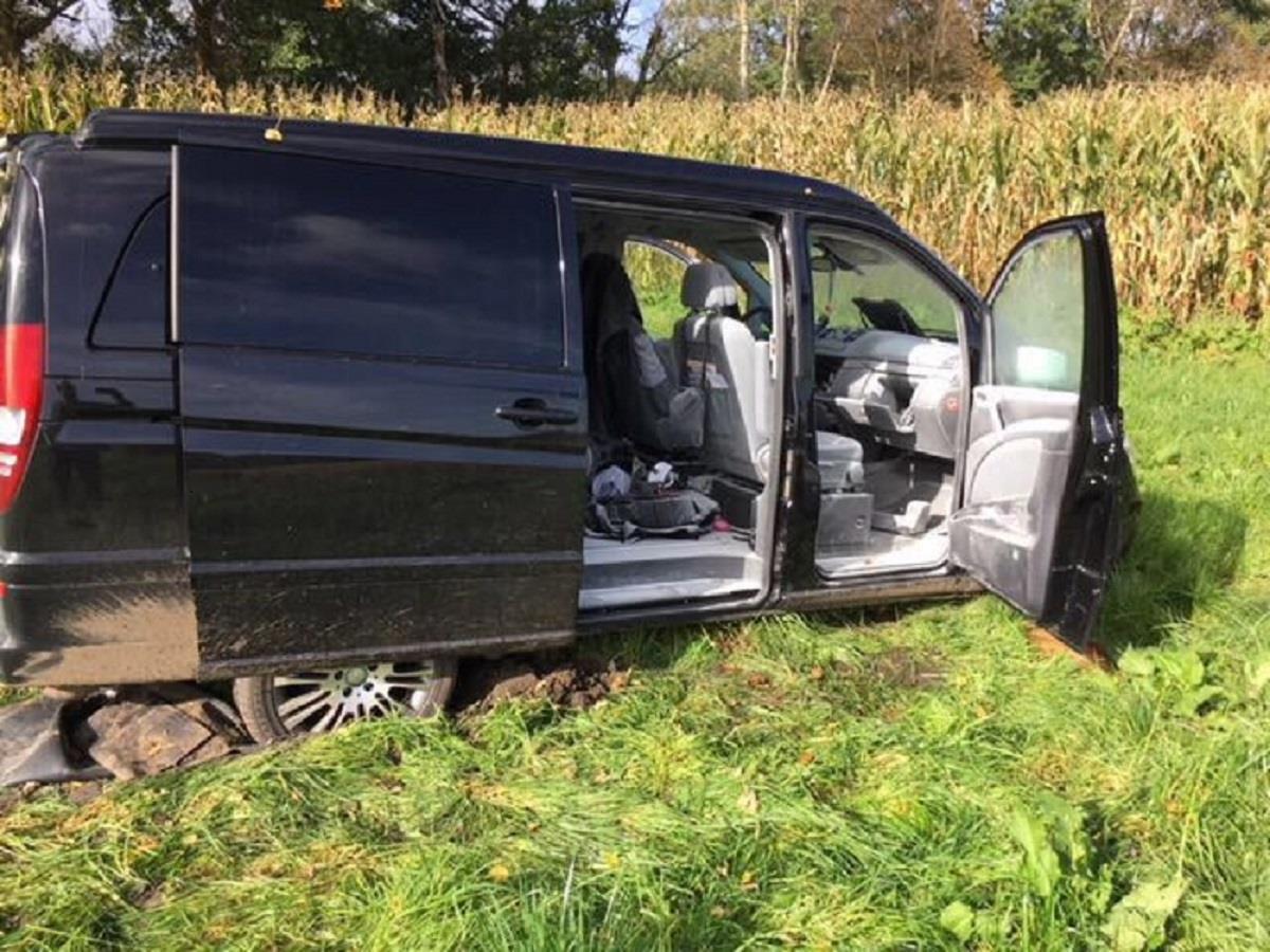 Dieser Kleinbus der Marke Mercedes Benz Viano ist in Langen gestohlen worden. 