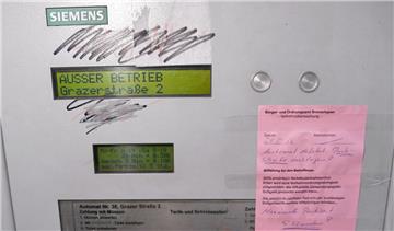 Dieser Parkscheinautomat an der Grazer Straße ist bereits durch Vandalismus beschädigt worden und funktioniert nicht mehr. Vorsorglich legt die Stadt über Silvester alle Automaten still.