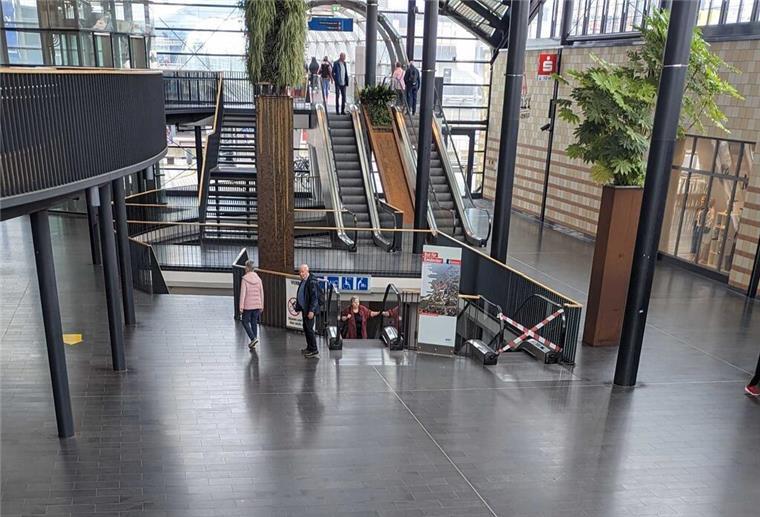 Havenplaza-Rolltreppe streikt: Kleine Schraube macht großen Ärger Dieser Rolltreppe fehlt aktuell ein Ersatzteil.