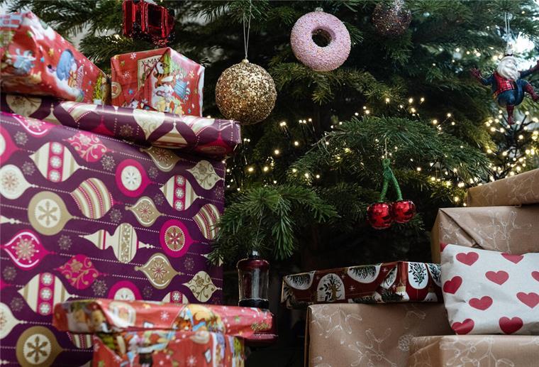 Geschenke im Gepäck: Weihnachtstruck soll Kinderherzen höher schlagen lassen Geschenke