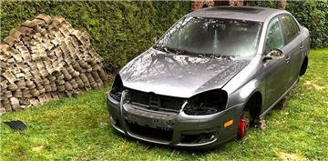Dieser VW Jetta wurde in Bremerhaven-Lehe komplett ausgeschlachtet.