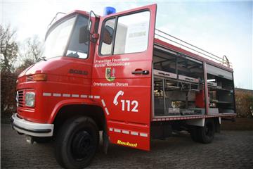 Dieses 36 Jahre alte Feuerwehrauto will die Gemeinde Wurster Nordseeküste meistbietend versteigern. Schriftliche Gebote sind bis zum 20. Dezember, 11 Uhr, möglich.