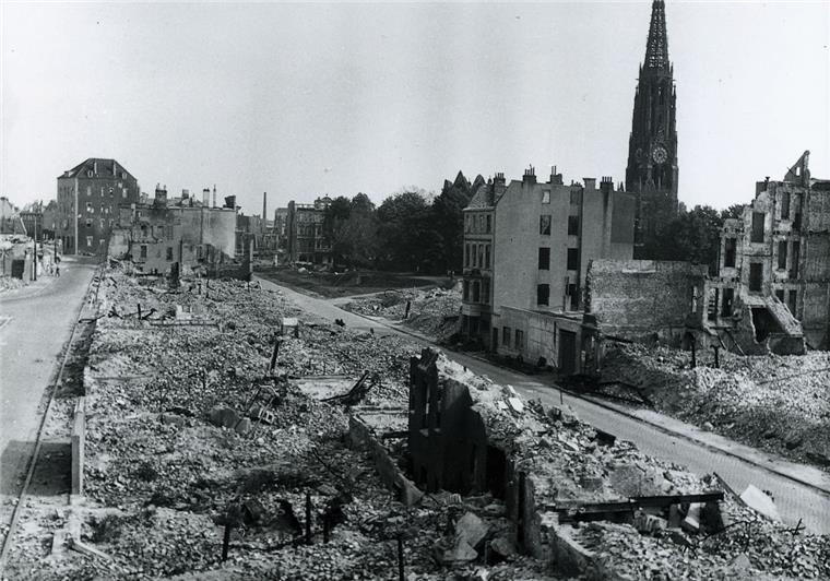 Dieses Archivfoto zeigt die Zerstörung Bremerhavens im 2. Weltkrieg.