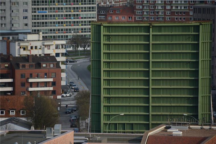 Dieses Bild bleibt Bremerhaven noch eine Woche erhalten: Die Bauarbeiten verzögern sich um eine Woche, der Verkehr muss weiter ausweichen.