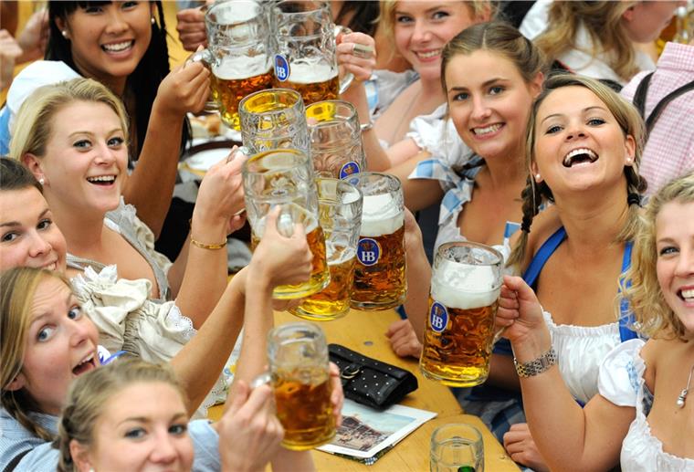 Koi Wiesn wegs Corona, Fußball soll wieder rollen Dieses Bild wird es dieses Jahr nicht geben: das Oktoberfest ist abgesagt.