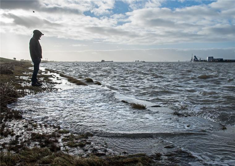 Zusammengefasst: Das war der Dienstag im nord24-Land Dieses Foto vom Hochwasser der Außenweser in Bremerhaven ist genau vor einer Woche aufgenommen worden - und auch heute blies der Wind in der Seestadt wieder ganz ordentlich.