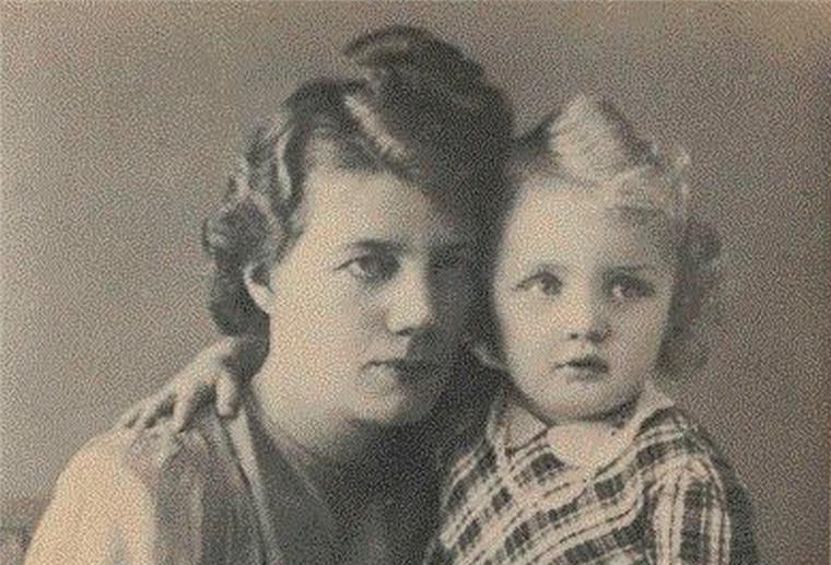 In 13 Briefen: So erlebte Erna Gronau das Kriegsende in Zeven Erna Gronau und ihre Tochter Rita im Jahr 1944