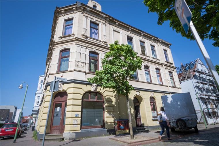 Dieses Haus an der Wülbernstraße darf nicht mehr bewohnt sein, weil es keine vernünftige Wasserversorgung gibt. Den Mietern droht die Zwangsräumung.