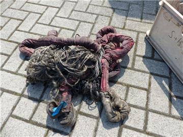 Dieses Hindernis lag in Flögeln auf der Straße und hat zu einem Unfall geführt.