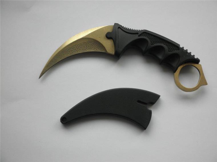 Dieses sogenannte Karambit-Messer wollte ein Jugendlicher in Bremen mit ins Flugzeug nehmen.