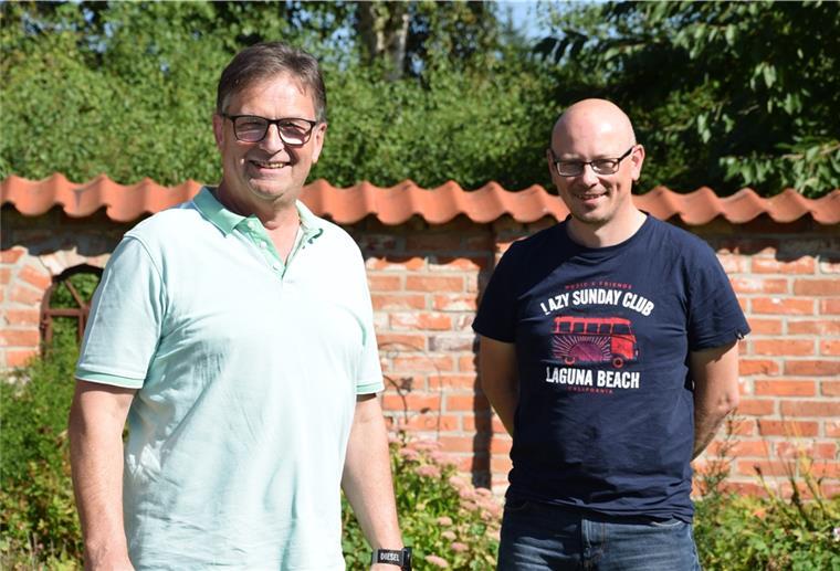 Selsingen wagt kurzfristig Herbstmarkt mit Freiluft-Fete Dietmar Braun (rechts) und Lüder Müller organisieren mit ihrem Team kurzfristig den Herbstmarkt mit Straßenfest in Selsingen in abgespeckter Form.