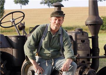Dietmar Wischmeyer als Günther, der Treckerfahrer
