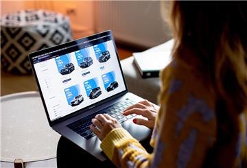 Digitaler Schauraum: Um im neuen Auto Platz nehmen zu können, muss man den Fuß zuvor nicht unbedingt mehr ins Autohaus zu setzen. 