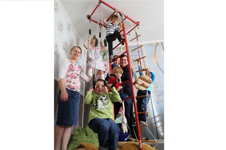 Nach Kita-Brand in Schiffdorf: Welle der Hilfsbereitschaft ist groß Dina Steiz (links) stellt das Spielzimmer ihrer Kinder gerne als „Notkindergarten“ in Schiffdorf zur Verfügung.