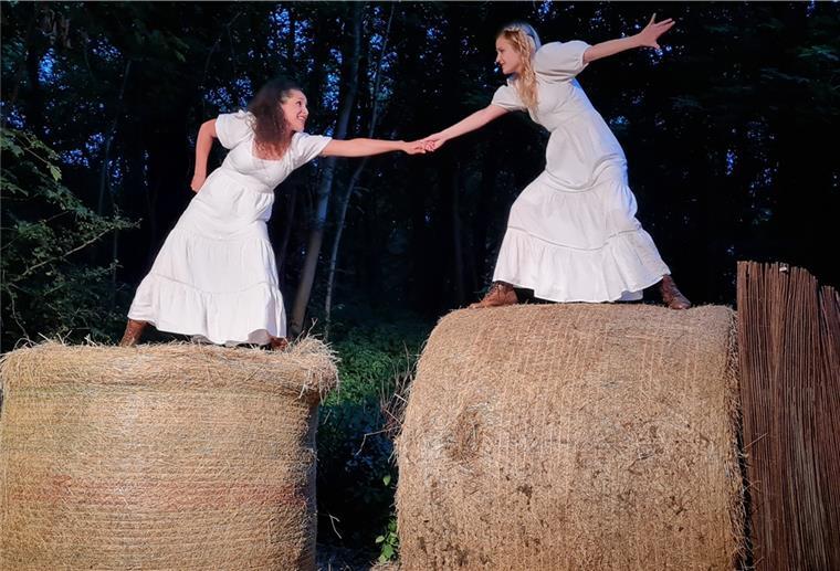 Theaterstück „Paula“ am See in Worpswede Sonja Hurani, Anouk Falkenstein