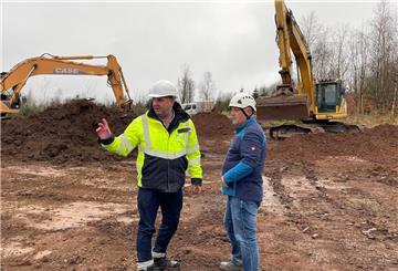 Diplom-Ingenieur Jens Peters auf einer Baustelle