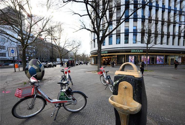 500 Quadratmeter für Harald Juhnke Direkt am Kurfürstendamm soll Harald Juhnke seinen eigenen Platz bekommen. (Archivbild)