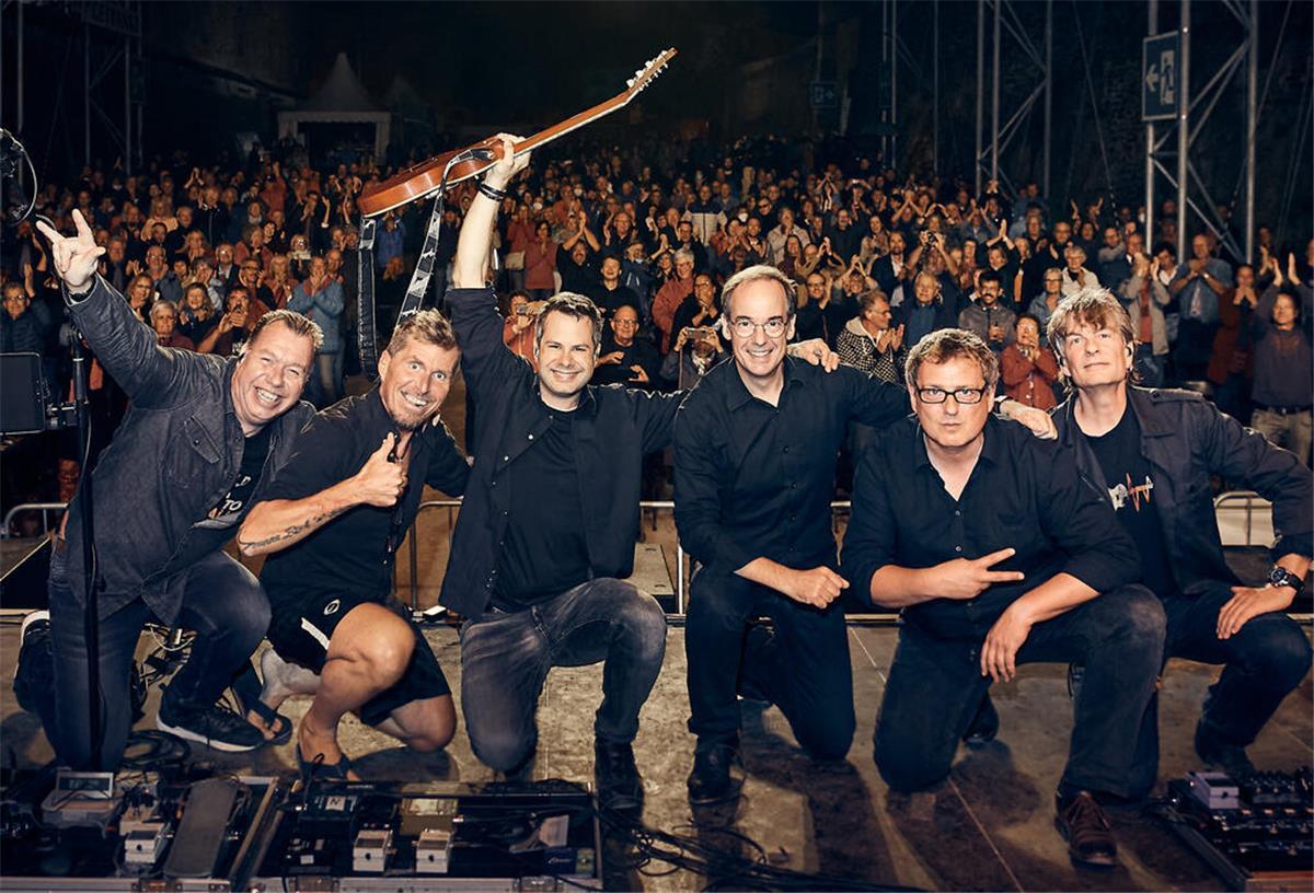 Dire Straits Tribute-Band beim Musiksommer Bremerhaven Band dIREsTRATS