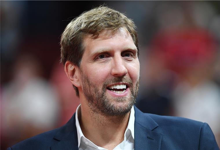 Nowitzki für Deutschland? Herbert strebt Besuch in Dallas an Dirk Nowitzki (Bild) rund um das Nationalteam zu haben, wäre ein großer Bonus, sagt Basketball-Bundestrainer Gordon Herbert.