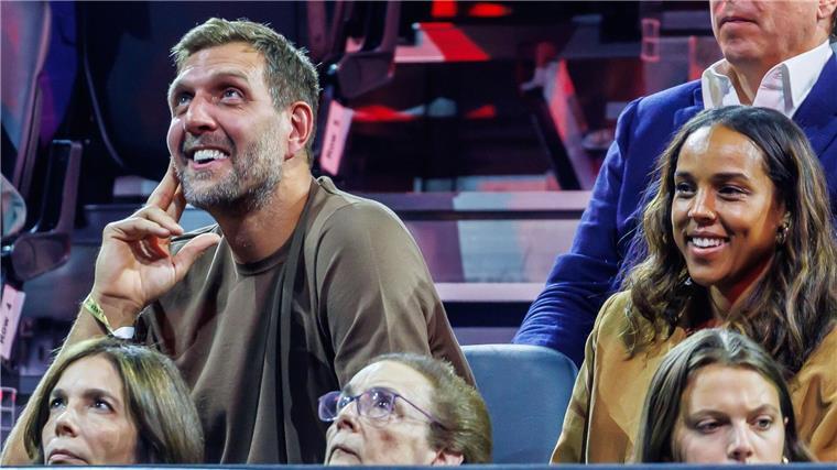 Laver Cup: Zverev verliert Doppel mit Alcaraz Dirk Nowitzki feuert Alexander Zverev beim Laver Cup an.