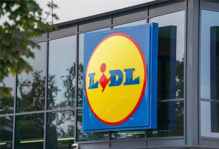 Pestizid-Alarm! Lidl ruft Produkt wegen Schadstoff zurück Das Lidl Logo an einem Discounter.
