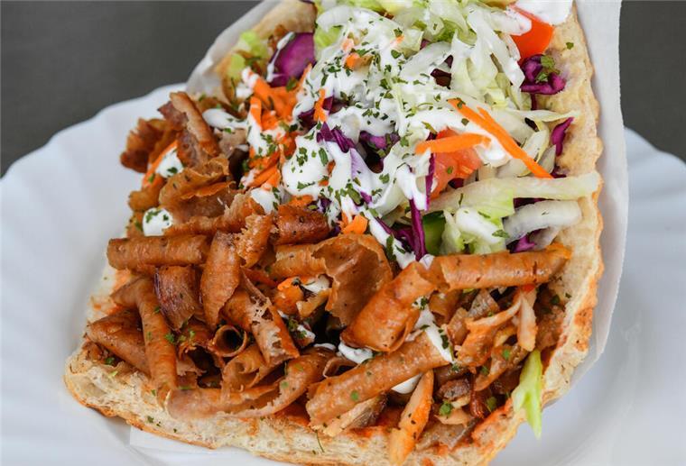 Döner wird immer teurer: Jetzt äußert sich die Regierung Döner wird immer teurer. Ein Thema, das junge Leute bewegt.