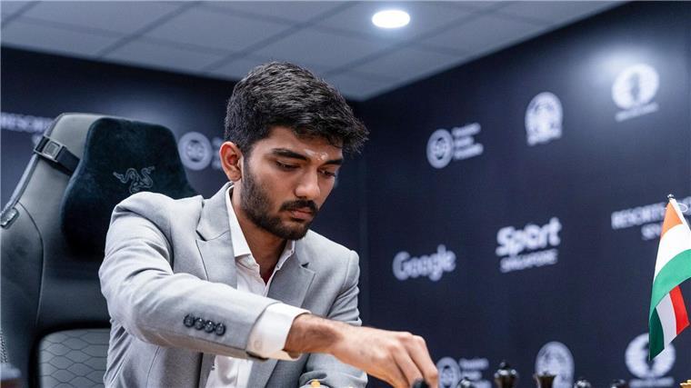 Erster Sieg für Schach-Teenager Gukesh in WM-Duell Dommaraju Gukesh konnte die dritte Partie der Schach-WM für sich entscheiden.