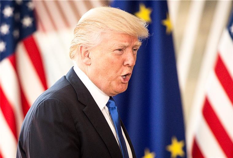 Donald trump bleibt weiter bei Facebook gesperrt.