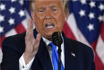  Donald Trump, Präsident der USA, spricht im Ostsaal des Weißen Hauses.