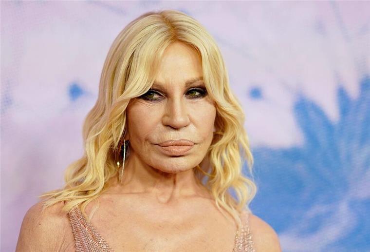 Von der Muse zur Mode-Matriarchin: Donatella Versace wird 70 Donatella Versaces Look verzauberte ihre Fans in den sozialen Medien. (Archivbild)