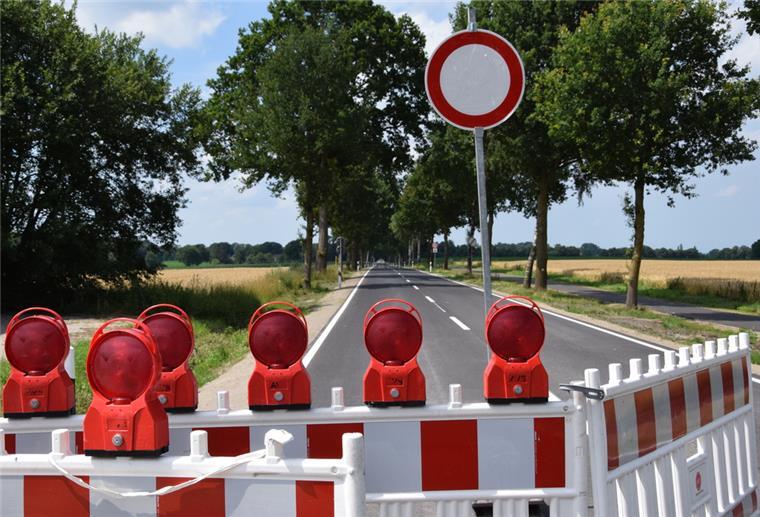 Ostereistedt: Arbeiten an der Landesstraße 122 abgeschlossen Donnerstag werden die Schilder an der L 122 zwischen Ostereistedt und Rhadereistedt abgebaut, die erneuerte Strecke wird danach für den Verkehr freigegeben.