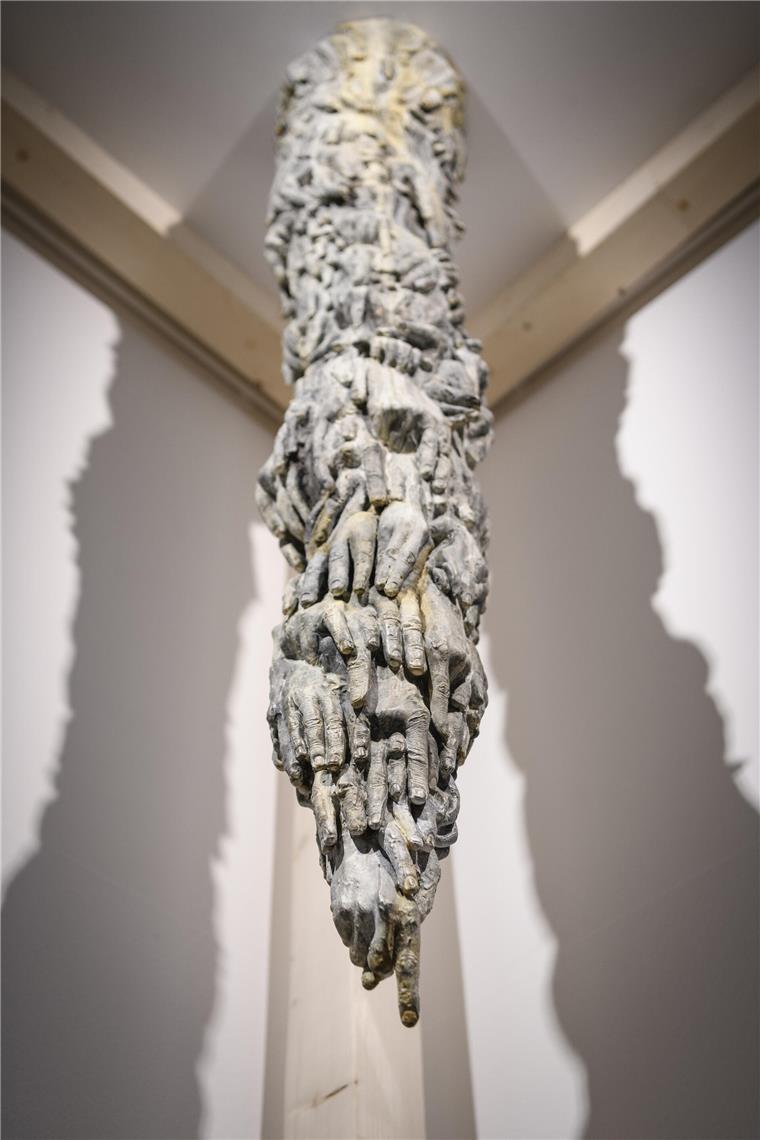 Schau im Modersohn-Becker-Museum in Bremen widmet sich der „Faszination Höhle“ Dorothy Cross lässt ein bizarres Tropfsteingebilde aus Bronze im Museum wachsen.